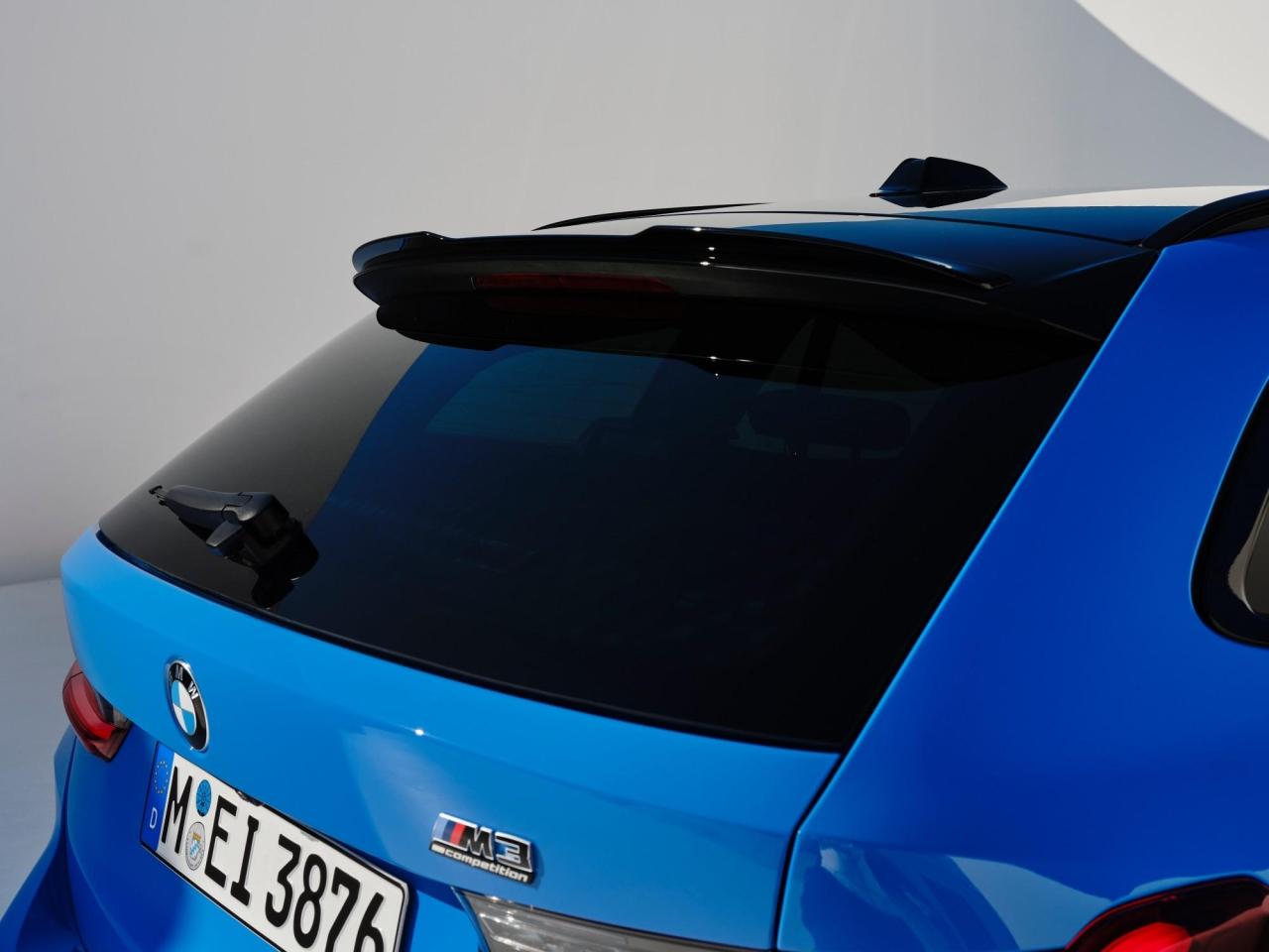 P90551065_lowRes_the-new-bmw-m3-touri.thumb.jpg.a05b062a25a004cab0cfd7e7a3b088b1.jpg