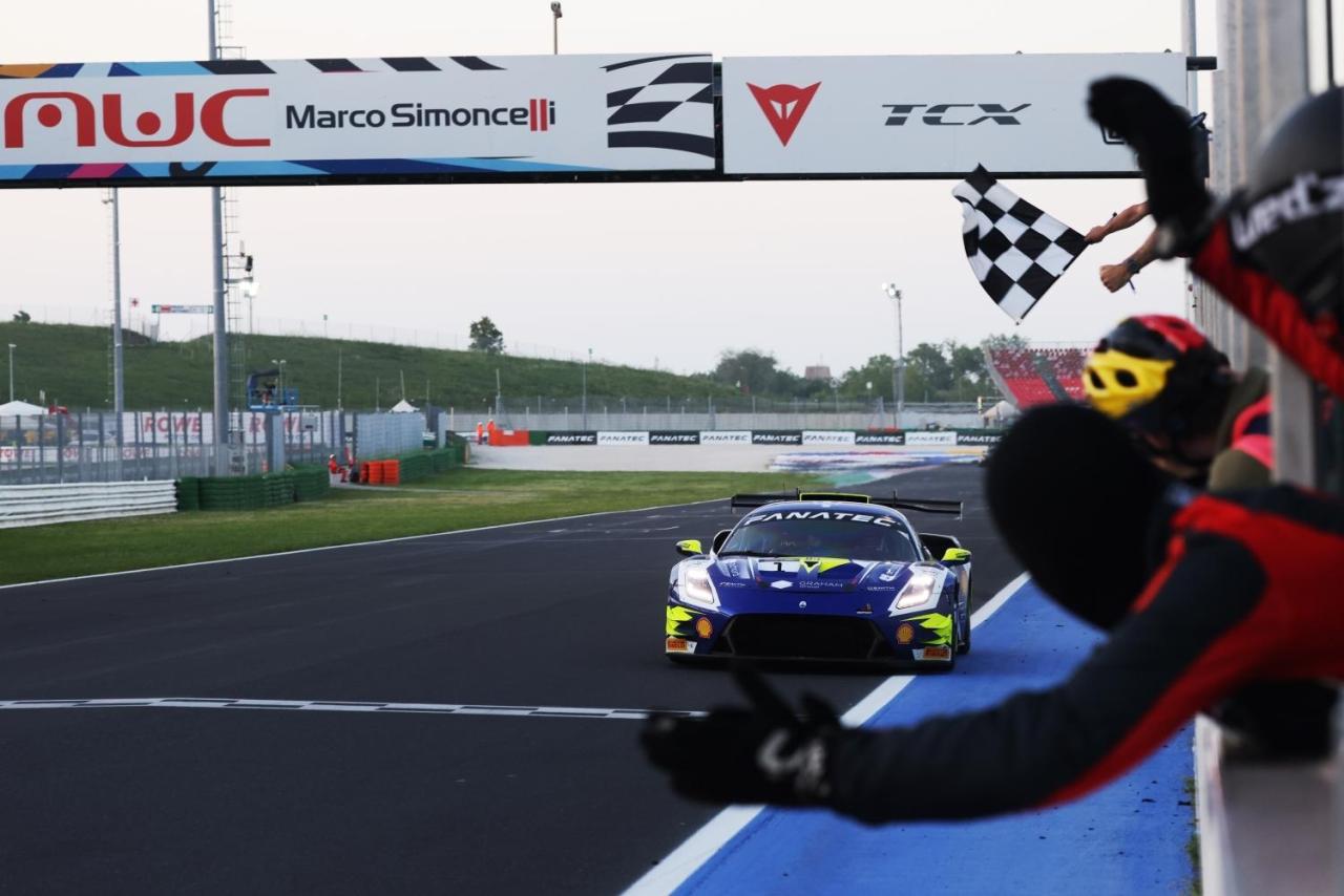 Small-24046-GT2Misano.thumb.jpg.582b61269f30f489506a5c9f1987f594.jpg