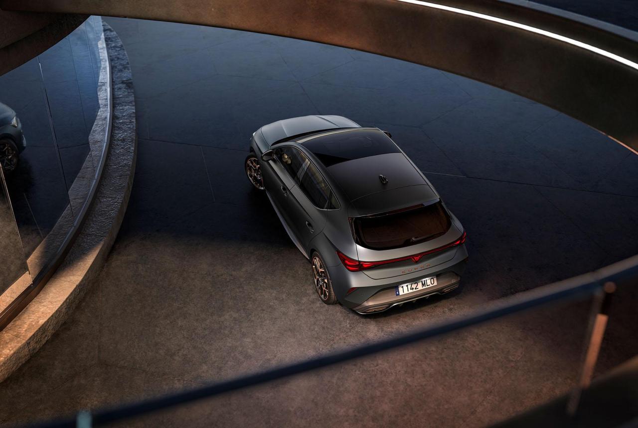 birds-eye-view-new-cupra-leon-2024-rear.thumb.jpg.13c04d9f56e32e2eec887e0a347a53d2.jpg