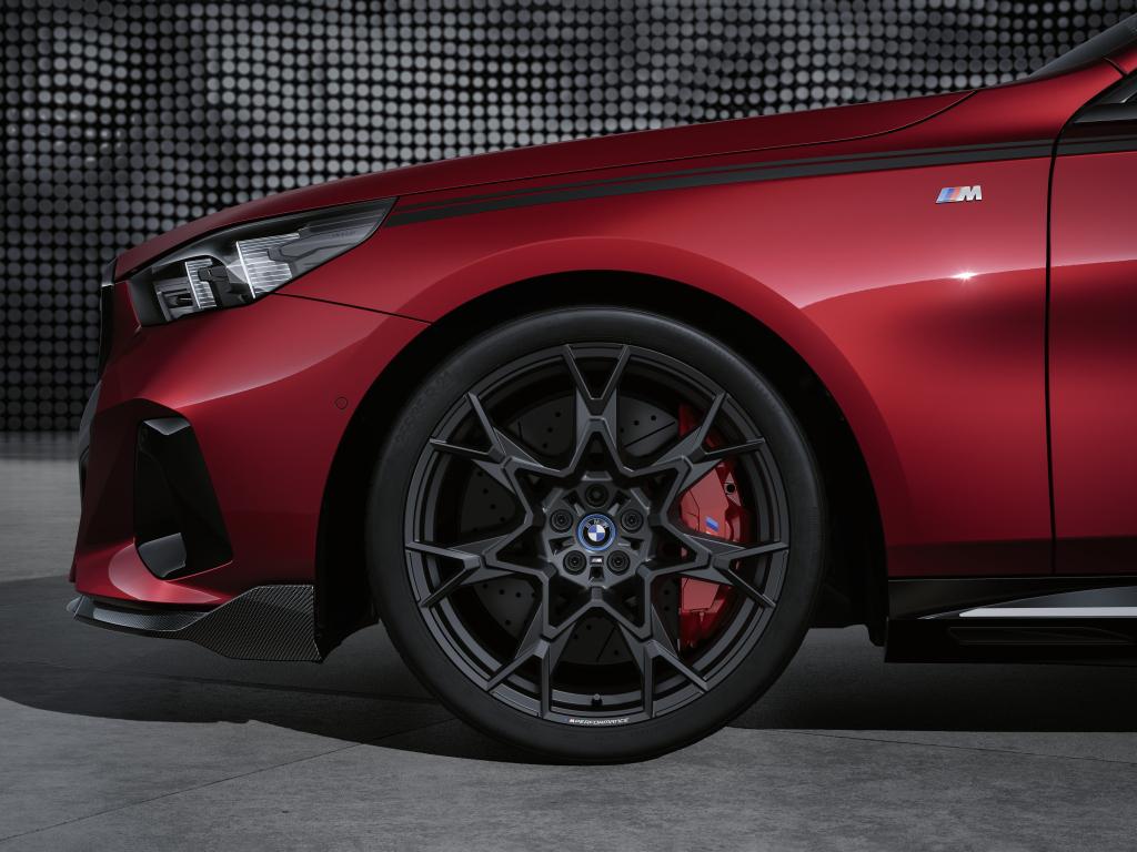 bmw_i5_m60_xdrive_touring_m_performance_parts_78.jpg.562213164e01d7b0629bc17c4af22928.jpg