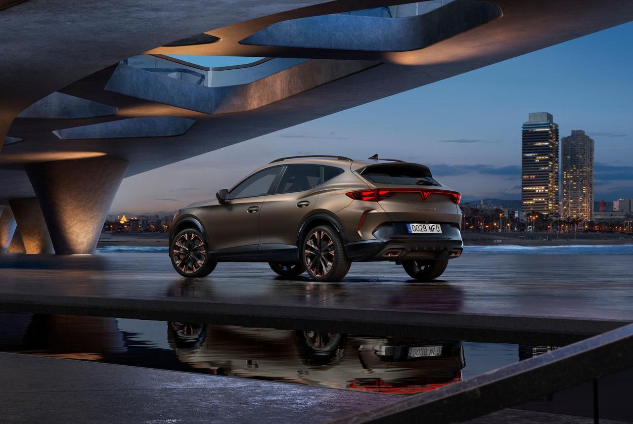 cupra-formentor-2024-century-bronze-rear-three-quarter-view.thumb.jpg.777228c38715b43badeafb8cc1404fe2.jpg
