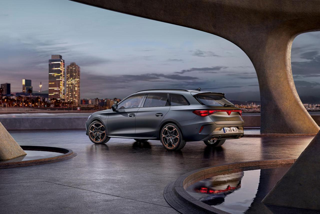 grey-cupra-leon-sportstourer-2024-rear-cityscape.thumb.jpg.e68a94135fff6109866da9acf435feee.jpg