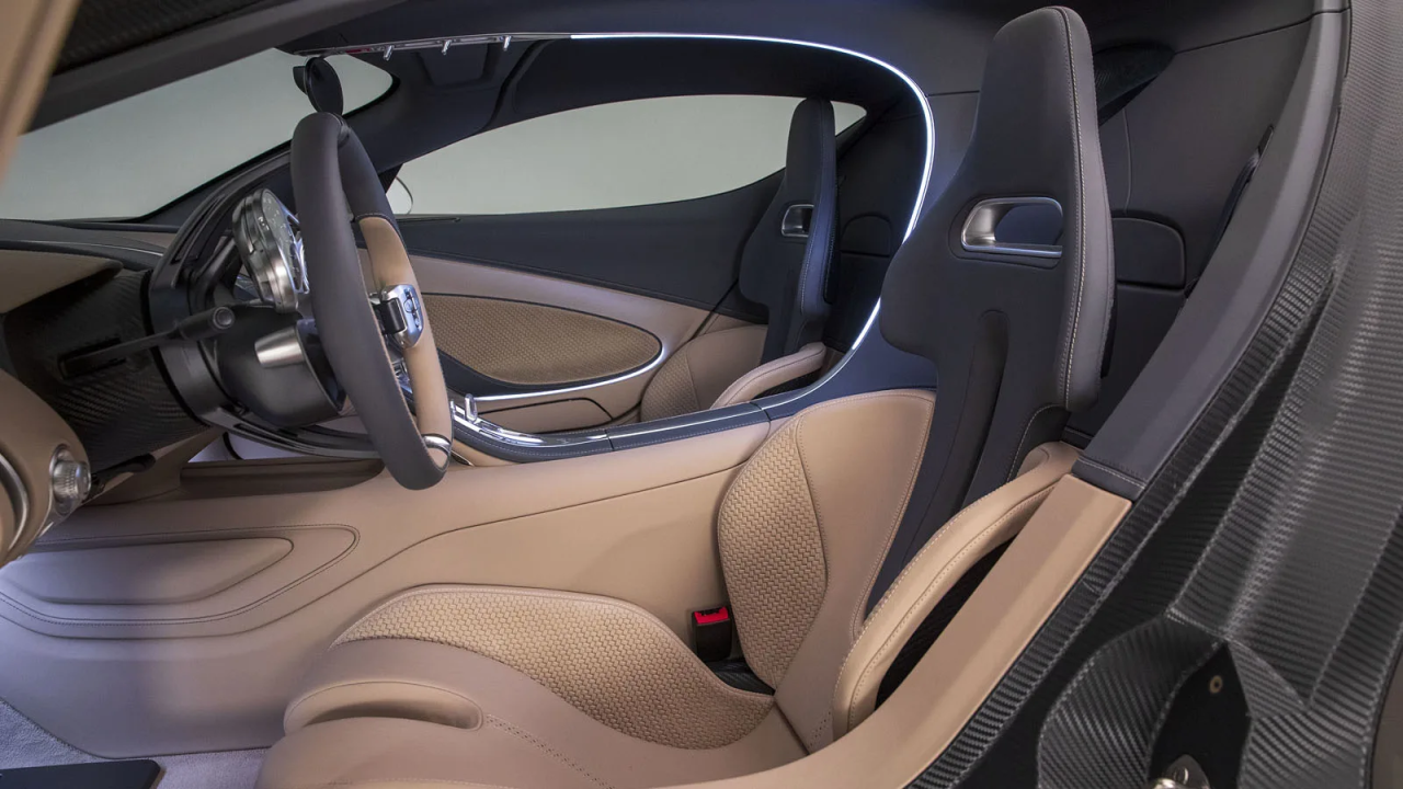 Bugatti-Tourbillon-driver-seat.thumb.jpg.7abaa45830a10199235a701e469d32d5.jpg
