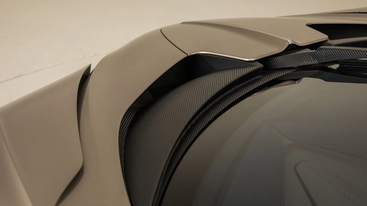 Bugatti-Tourbillon-hood-from-above.thumb.jpg.909df36ae0e5c40e26f79693bfe676c1.jpg
