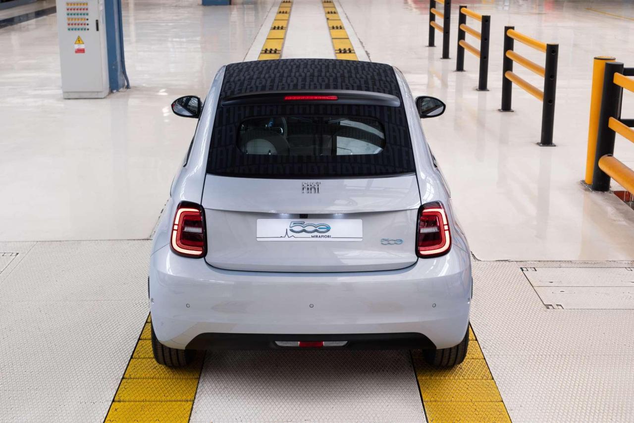 Fiat500eMIRAFIORI(5).thumb.jpg.2d27e3d36efa3343c7454418c977a701.jpg