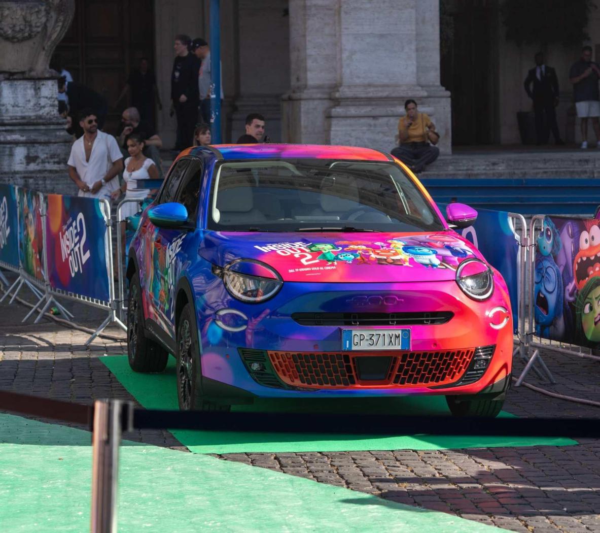 LuniversoFIATeDisneyItaliasiincontranoancoraunavoltaFiat600HybrideilnuovofilmdanimazioneDisneyePixarInsideOut2insiemeperregalarenuoveemozioni(1).thumb.jpg.aa8e3dbd171ddb1e2d3dfa81a6564f45.jpg