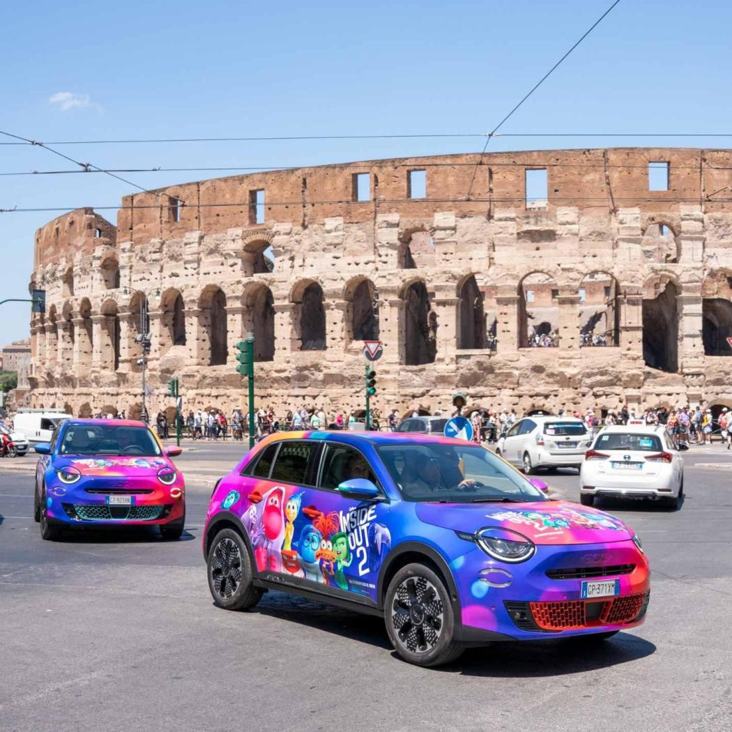 LuniversoFIATeDisneyItaliasiincontranoancoraunavoltaFiat600HybrideilnuovofilmdanimazioneDisneyePixarInsideOut2insiemeperregalarenuoveemozioni(5).thumb.jpg.ca68c859ece0fe55d508140decce31f0.jpg