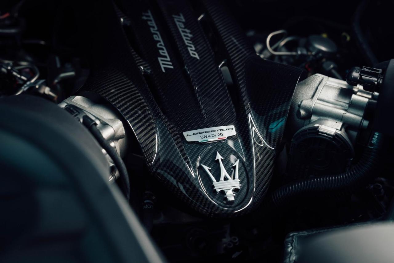 Small-24101-MaseratiMC20Leggenda-NettunoEngine.thumb.jpg.62770a3c48ced927c52372931e967758.jpg