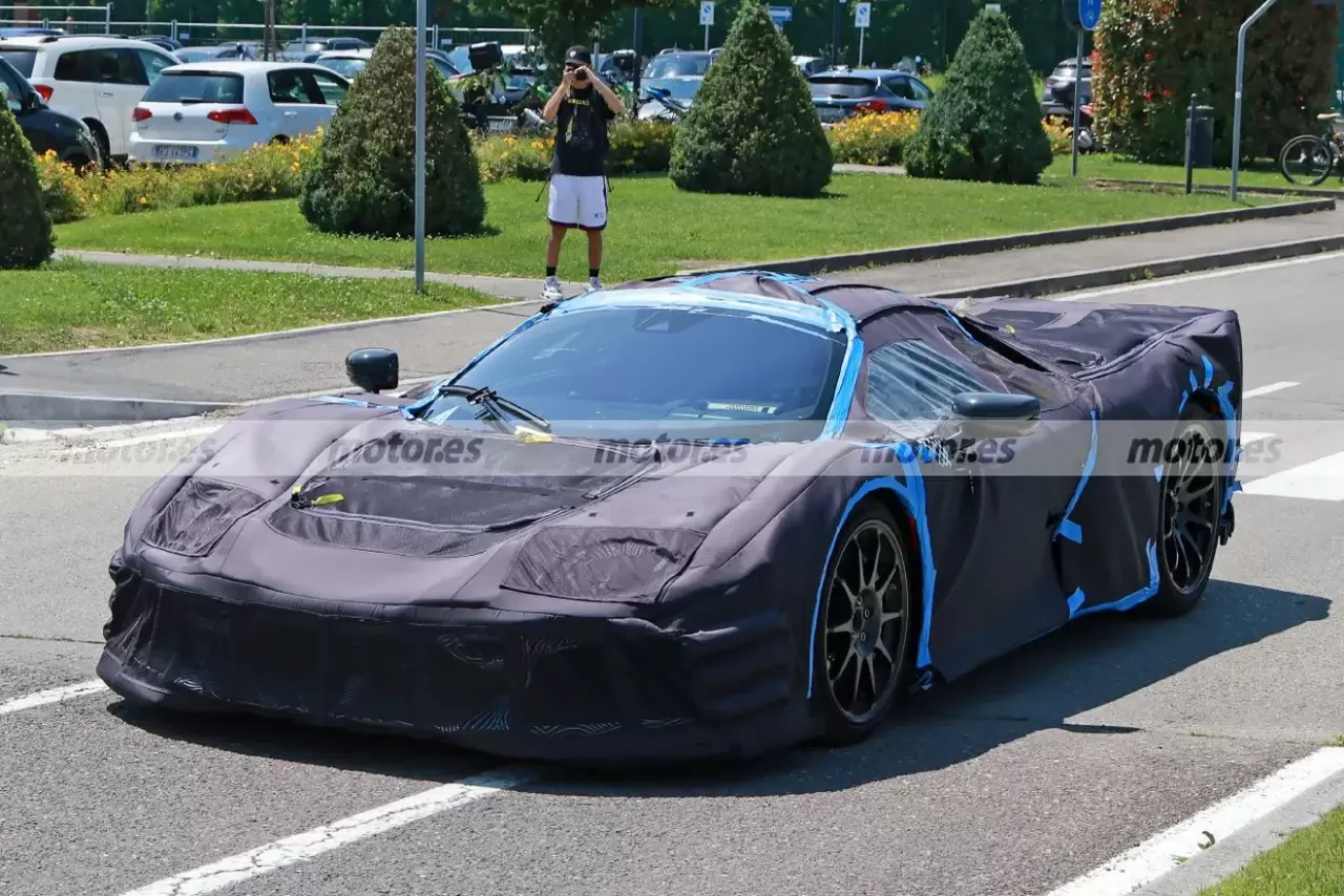 ferrari-f250-hypercar-fotos-espia-2024102568-1718012147_5.thumb.webp.0d5fab761517db3a521a2752bc5115c8.webp