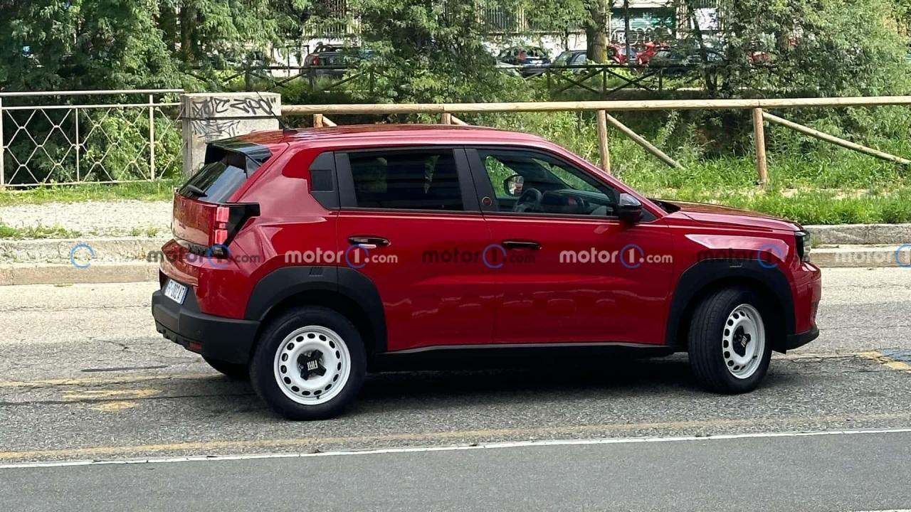 fiat-grande-panda-le-foto-spia-della-versione-base(3).thumb.jpg.c8b328f153dcc7c71972a8a54f70acfe.jpg