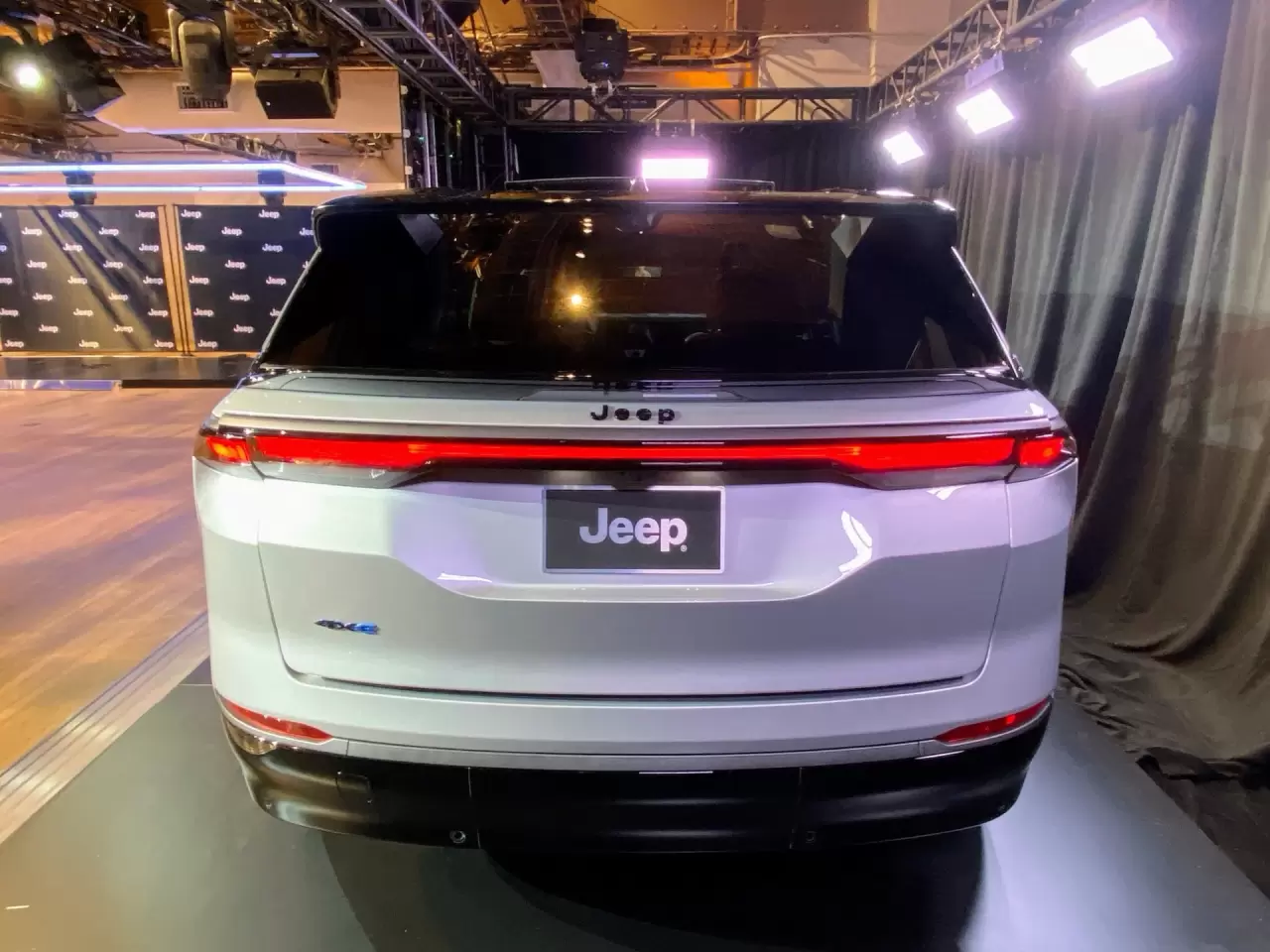 jeep_100931257_h.thumb.webp.16ac9b450070600085ce5bf783de09a6.webp