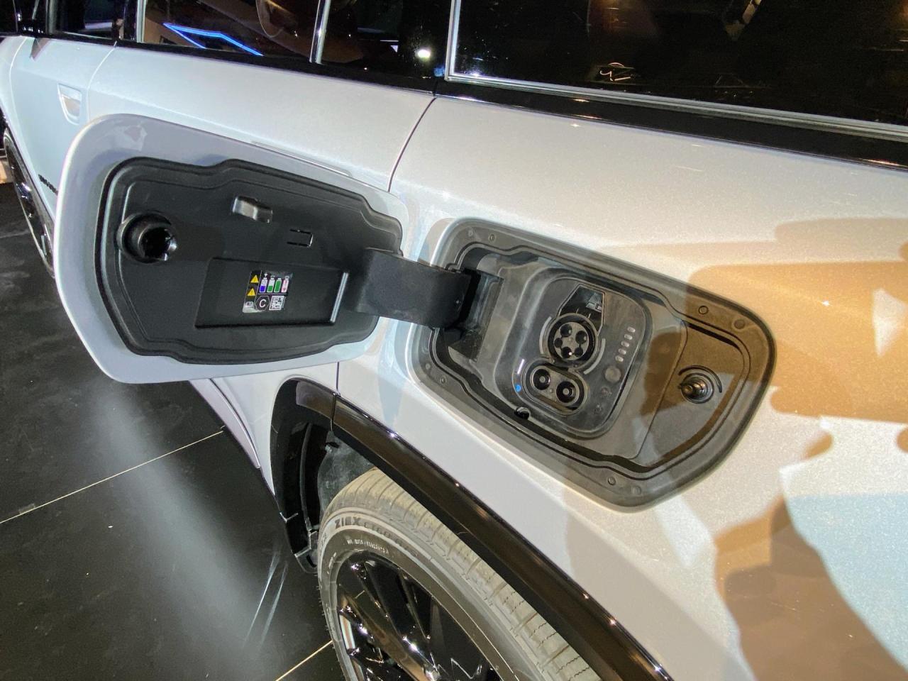 jeep_100931269_h.thumb.jpg.60a5f5f1ee47ed34187d336dd4d6e26c.jpg