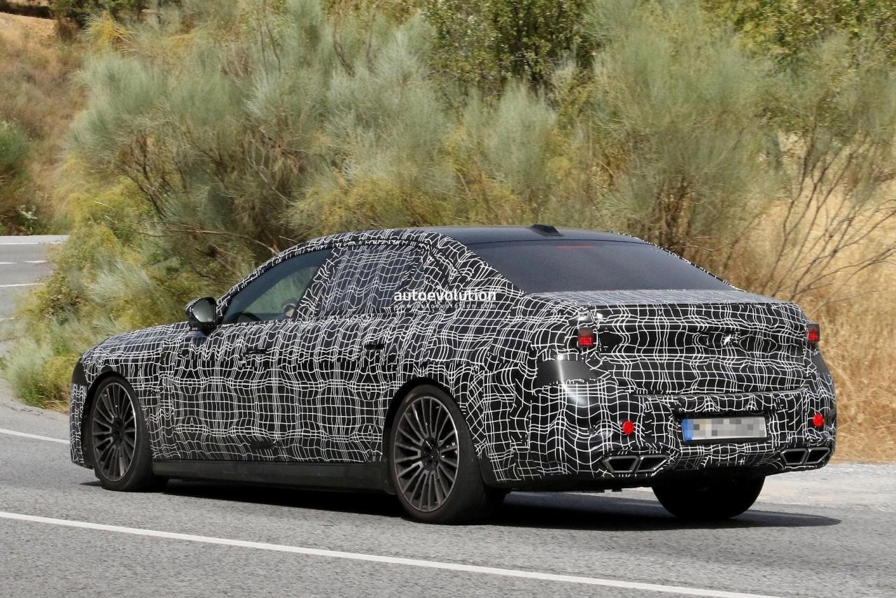 2027-bmw-7-series-lci-spied-with-revised-front-lighting-system-rear-light-bar_20.thumb.jpg.f23bcc02b17e9df6940d5f32eac9bee1.jpg
