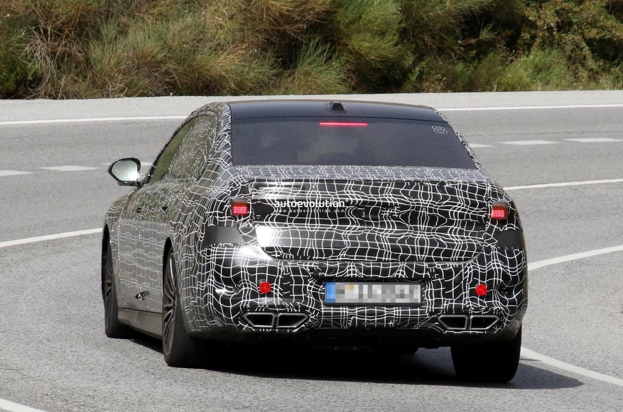 2027-bmw-7-series-lci-spied-with-revised-front-lighting-system-rear-light-bar_22.thumb.jpg.6114331abebb56f9a3452f1b72c31405.jpg