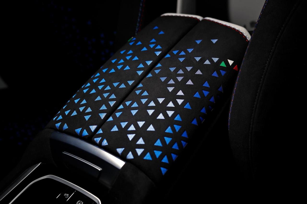 P90559510_lowRes_bmw-and-alcantara-20.jpg