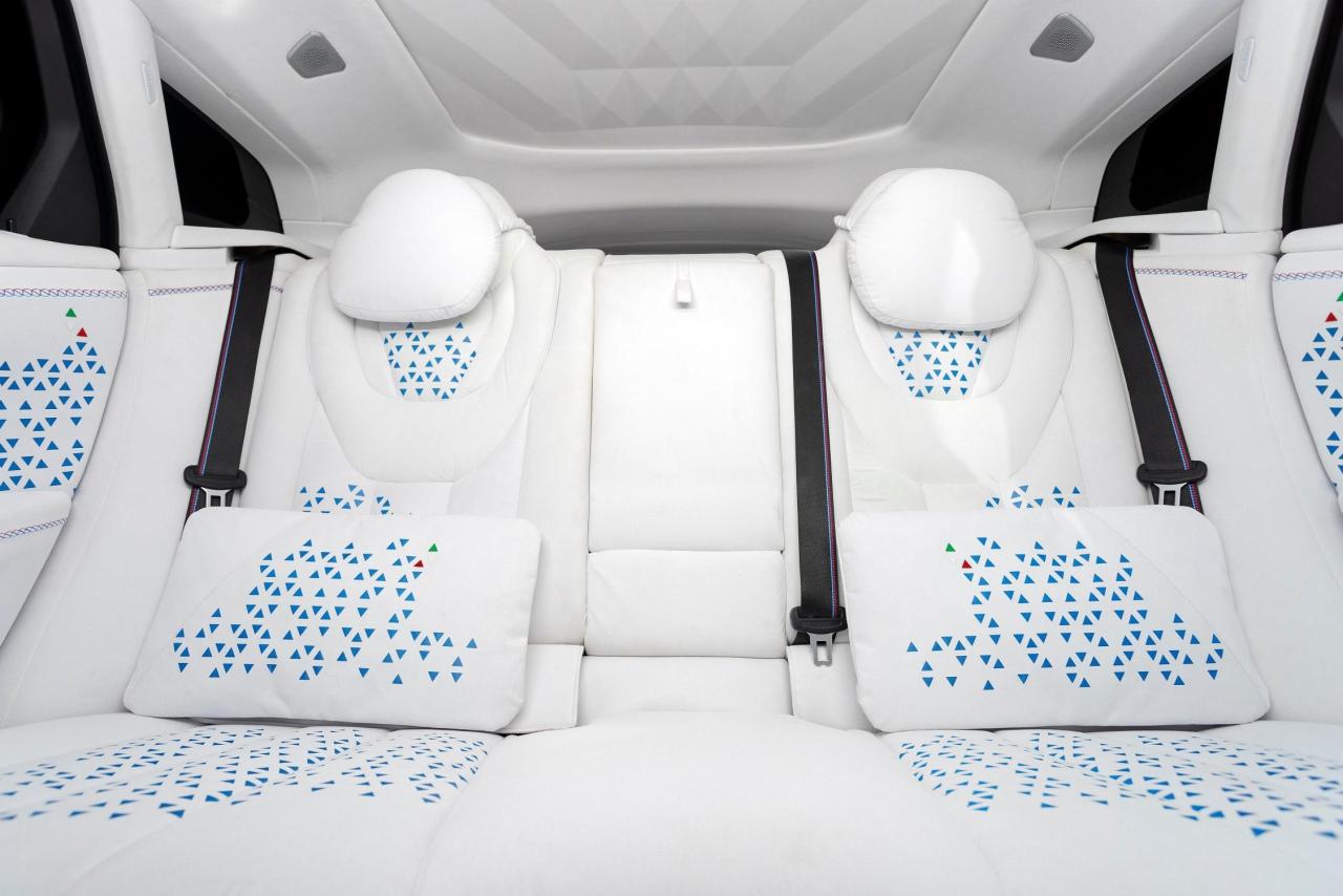 P90559516_lowRes_bmw-and-alcantara-20.jpg