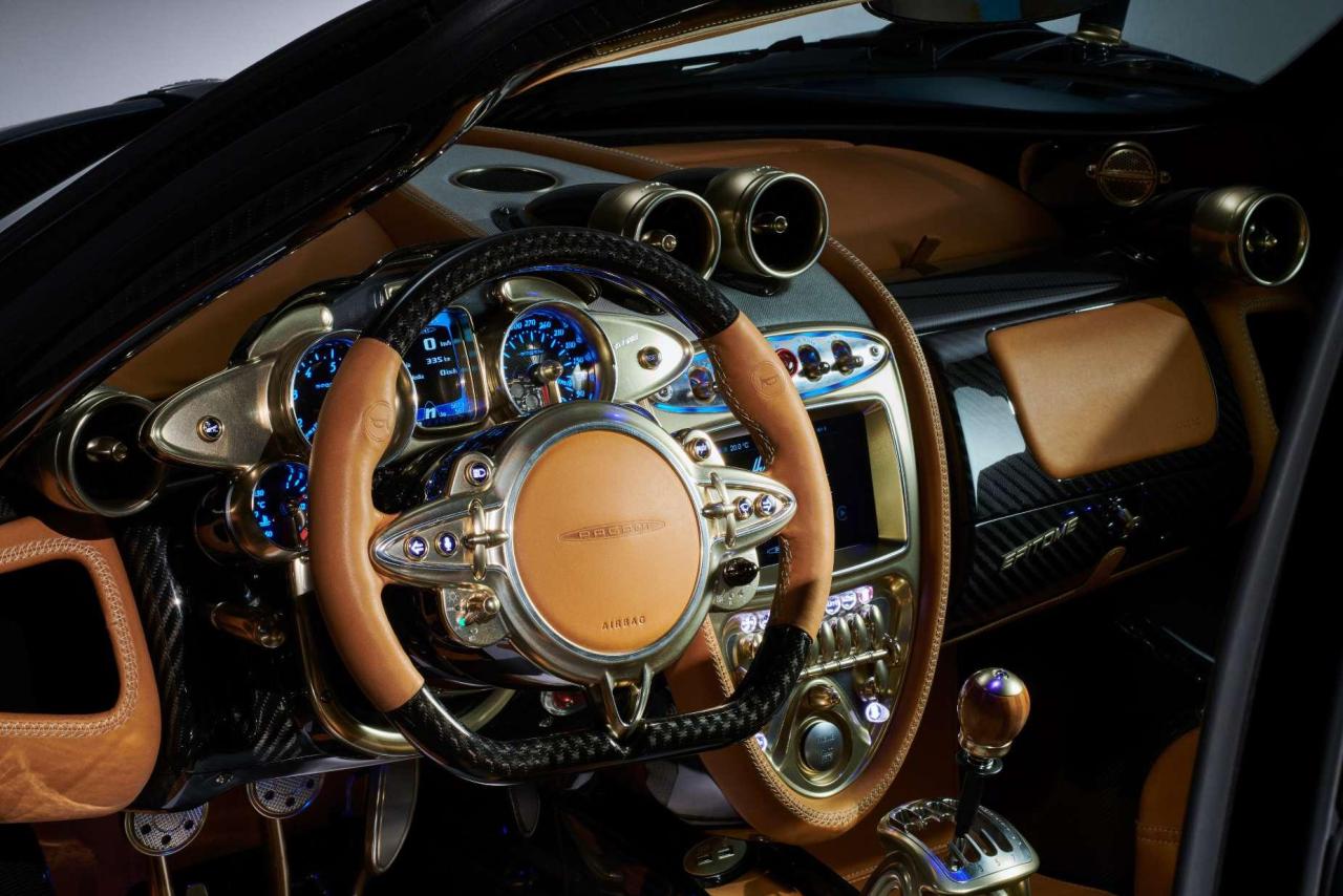 Pagani-Huayra-Epitome_12_Interni_Volante.thumb.jpg.e8ad7ec2f52fd01f5817303da1601fb9.jpg