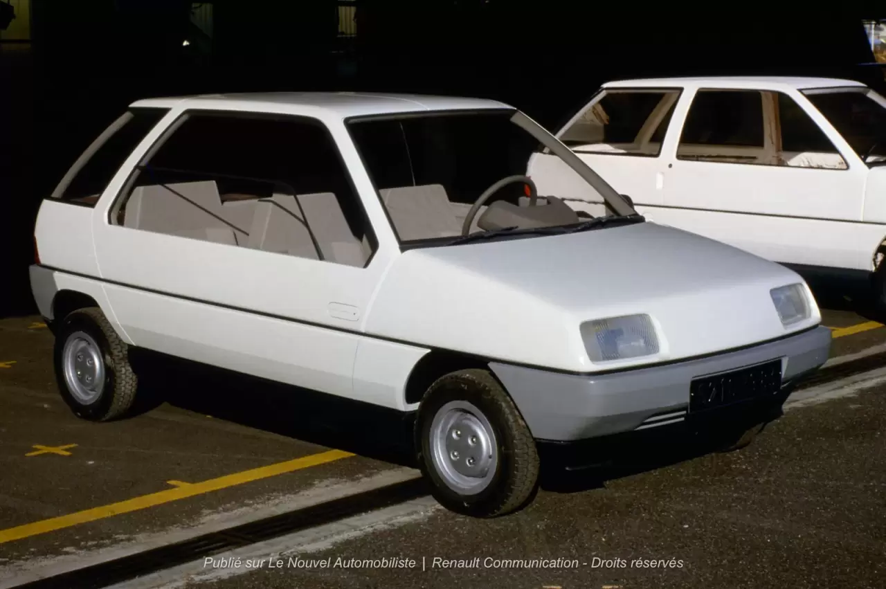 Renault_VBG_1983_X44_A_Michel-Jardin_lato-passeggero_porta-a-farfalla.thumb.jpg.1edd62ec045e39843b8a0a50b367d63b.jpg