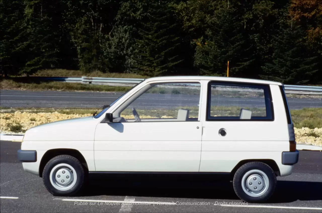 Renault_VBG_1983_X44_C_lato-guida.thumb.jpg.183d38ee5505b55465bb62d32f5880cf.jpg