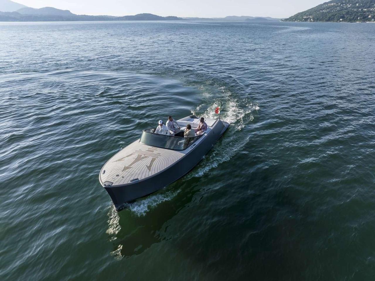 Small-24266-MaseratiTRIDENTEluxuryall-electricpowerboatatLakeMaggiore.thumb.jpg.573a16e7f3d9fac44b1be80011cd1200.jpg