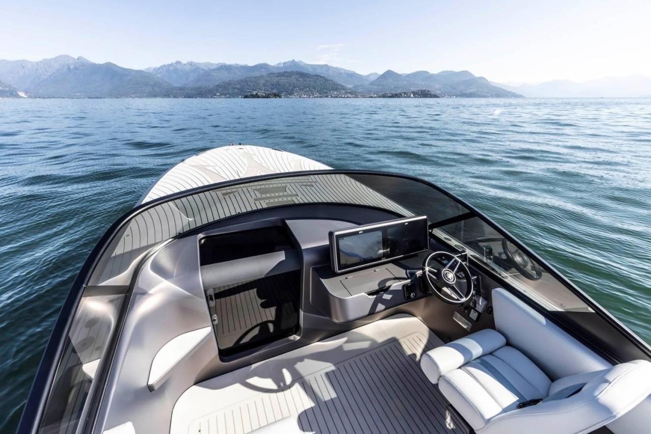 Small-24273-MaseratiTRIDENTEluxuryall-electricpowerboatatLakeMaggiore.thumb.jpg.7e5bbc4ffbbe5dc5a034a346443390f7.jpg