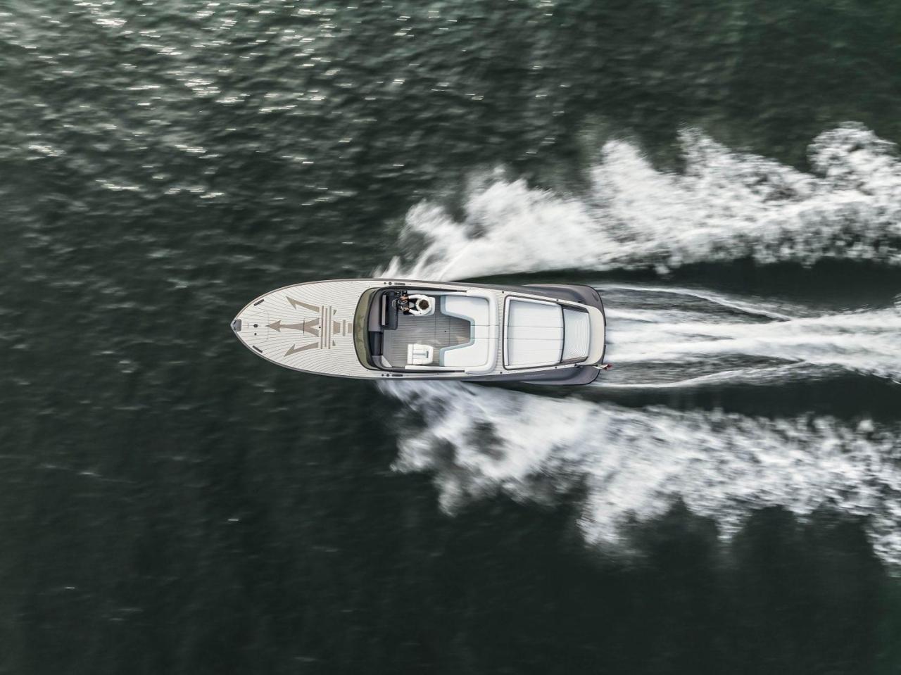 Small-24275-MaseratiTRIDENTEluxuryall-electricpowerboatatLakeMaggiore.thumb.jpg.6969ded7c5d02feae9f7c8cc3056abb9.jpg