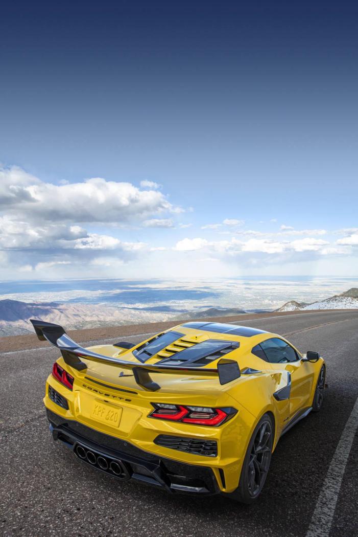 chevrolet-corvette-zr1-coupe-002.thumb.jpg.7d5290637cbb417d04f0be0eb0ccef96.jpg