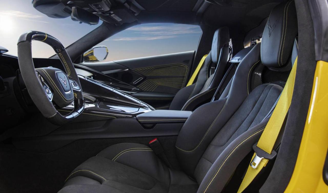 chevrolet-corvette-zr1-coupe-007.thumb.jpg.66e17551a85cffd42305996e4258fd9c.jpg