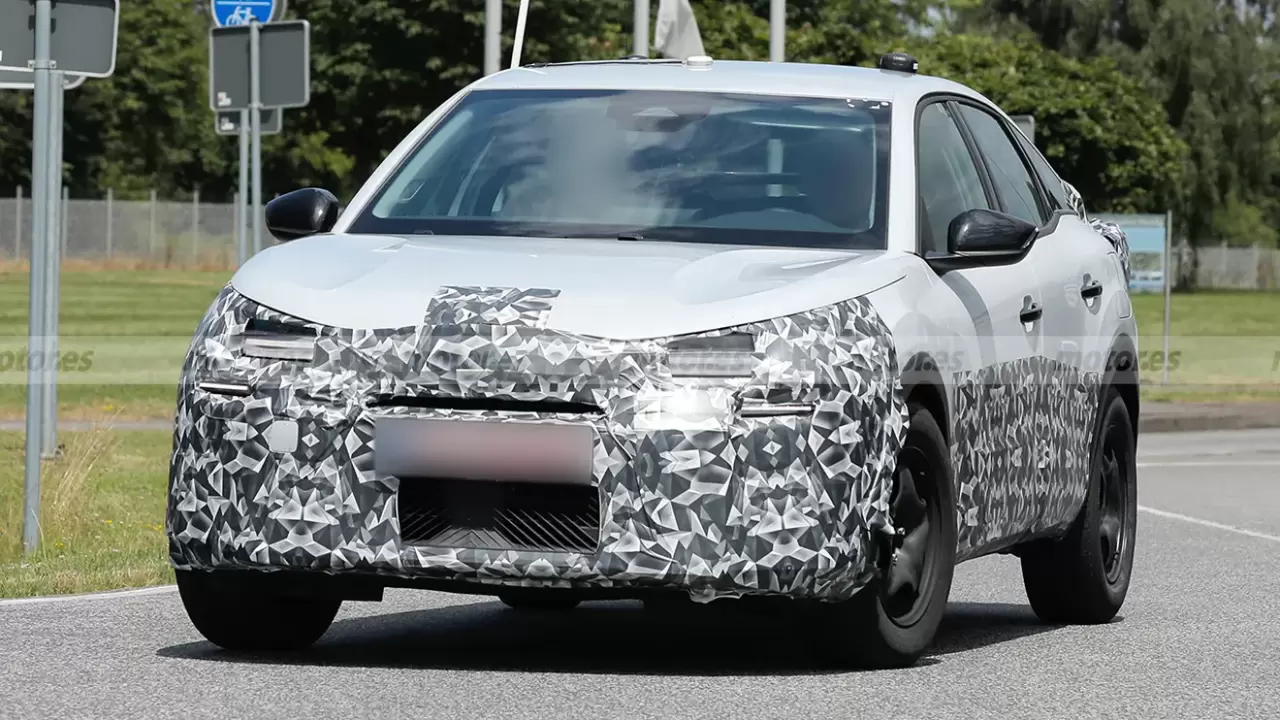 citroen-c4-2025-fotos-espia-2024103058-1720121187_10.webp