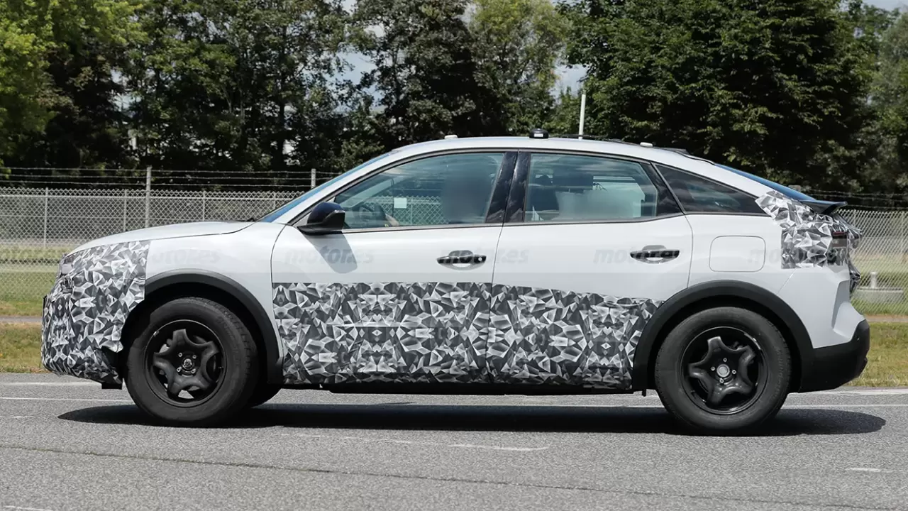 citroen-c4-2025-fotos-espia-2024103058-1720121189_15.webp