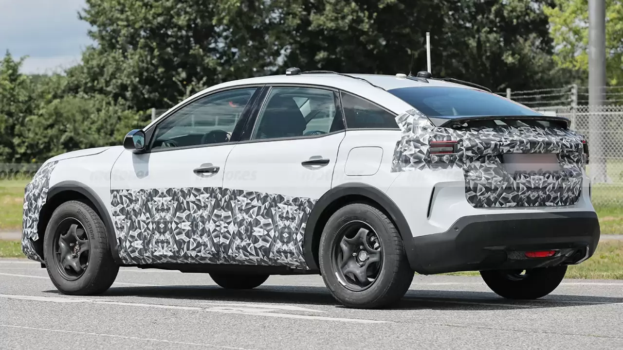 citroen-c4-2025-fotos-espia-2024103058-1720121191_17.webp