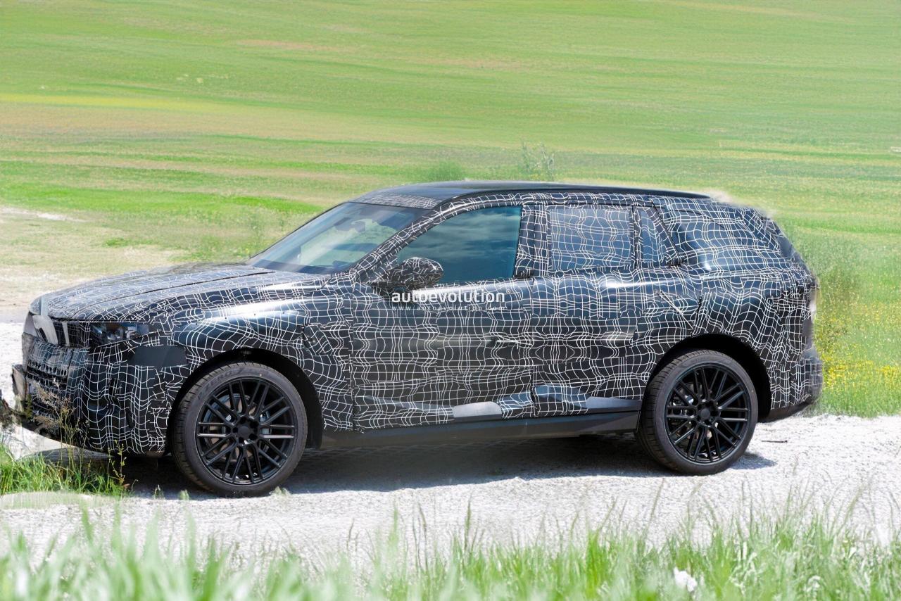 first-look-at-the-g65-bmw-x5-ix5-prototype-reveals-intriguing-design-details_6.thumb.jpg.93ad727e5ec43804df297556ac6ca91e.jpg