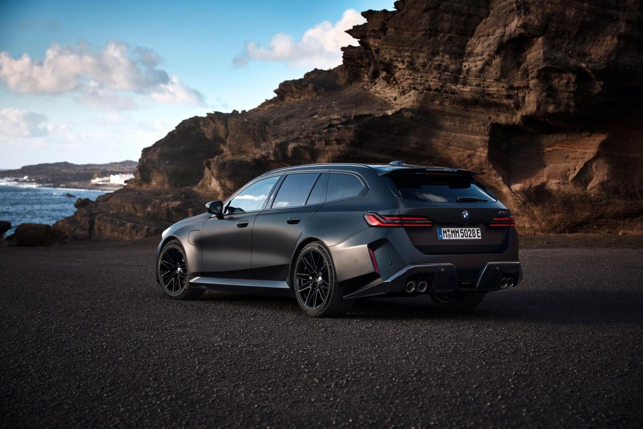 P90564556_lowRes_the-all-new-bmw-m5-t.thumb.jpg.10dd0f474516fe098b2a94b18c41b390.jpg