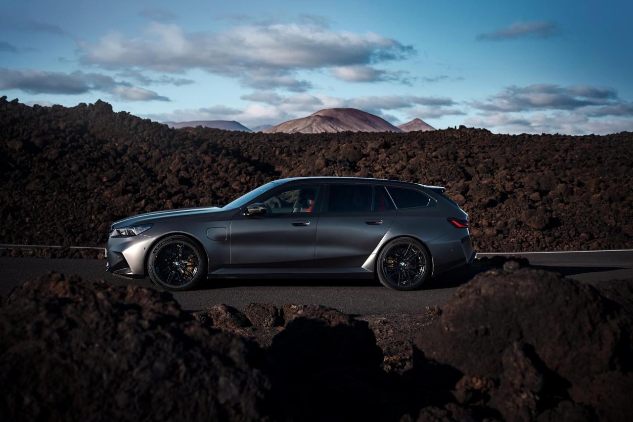 P90564559_lowRes_the-all-new-bmw-m5-t.thumb.jpg.b08778c520af438821d7c17c7fff705b.jpg
