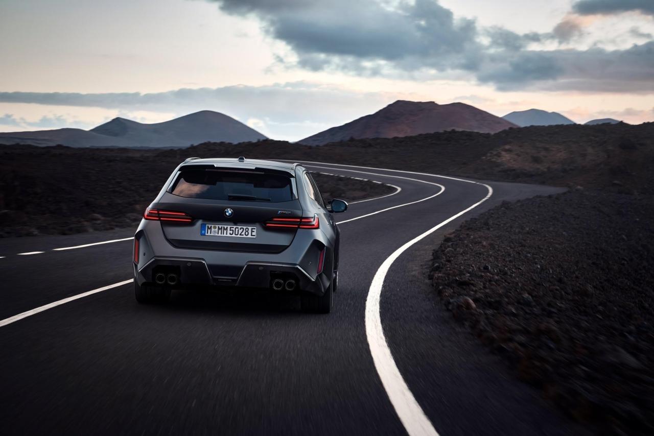 P90564706_lowRes_the-all-new-bmw-m5-t.thumb.jpg.9ab80df80f02612894ef2160a0cfdb66.jpg