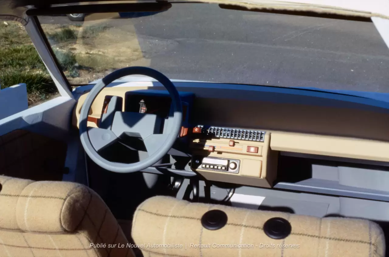 Renault_VBG_1984_X44_interno-modello3.thumb.jpg.d9a3f47beed0d966478c9add8d7d3b81.jpg