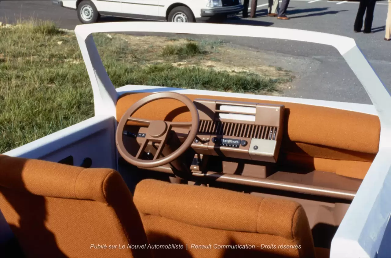Renault_VBG_1984_X44_interno-modello4.thumb.jpg.610d3007008def73e8b977dd71eacac4.jpg