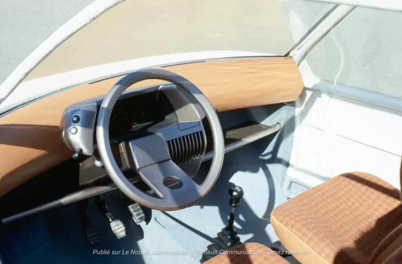Renault_VBG_1984_X44_interno-modello5.thumb.jpg.d5b30f7a1093996140dee56205dc7256.jpg