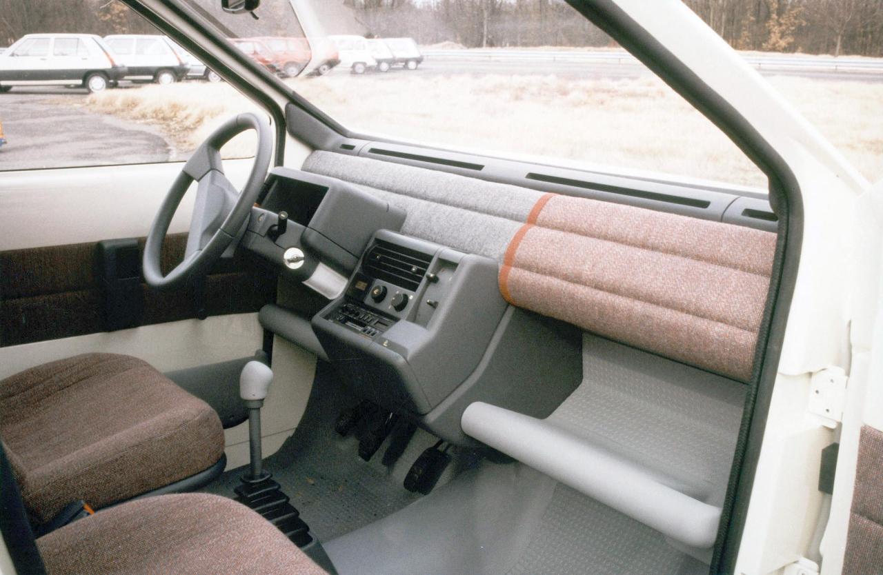 Renault_VBG_1984_X45_interno3.thumb.jpg.8e645ad5b90d88d35df92ae48ffc203c.jpg