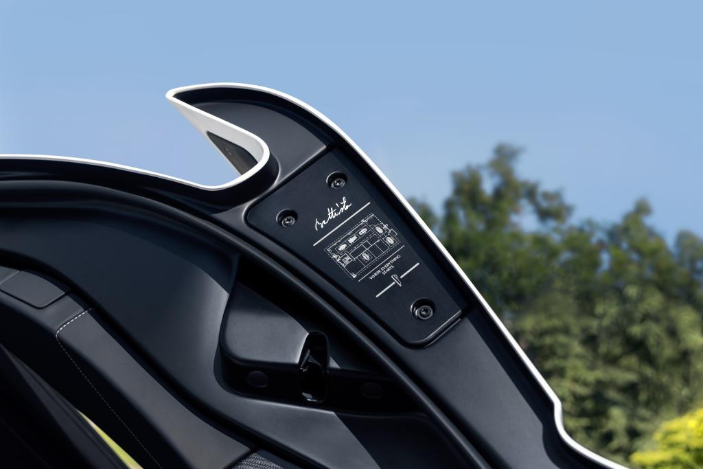 automobili_pininfarina_battista_87.jpg.4da2e5f346f38d570e962392bd2bf859.jpg