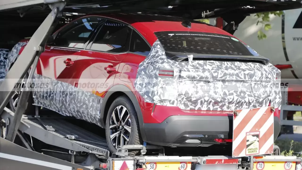 citroen-c4-facelift-2025-fotos-espia-interior-2024103955-1724864873_16.jpg