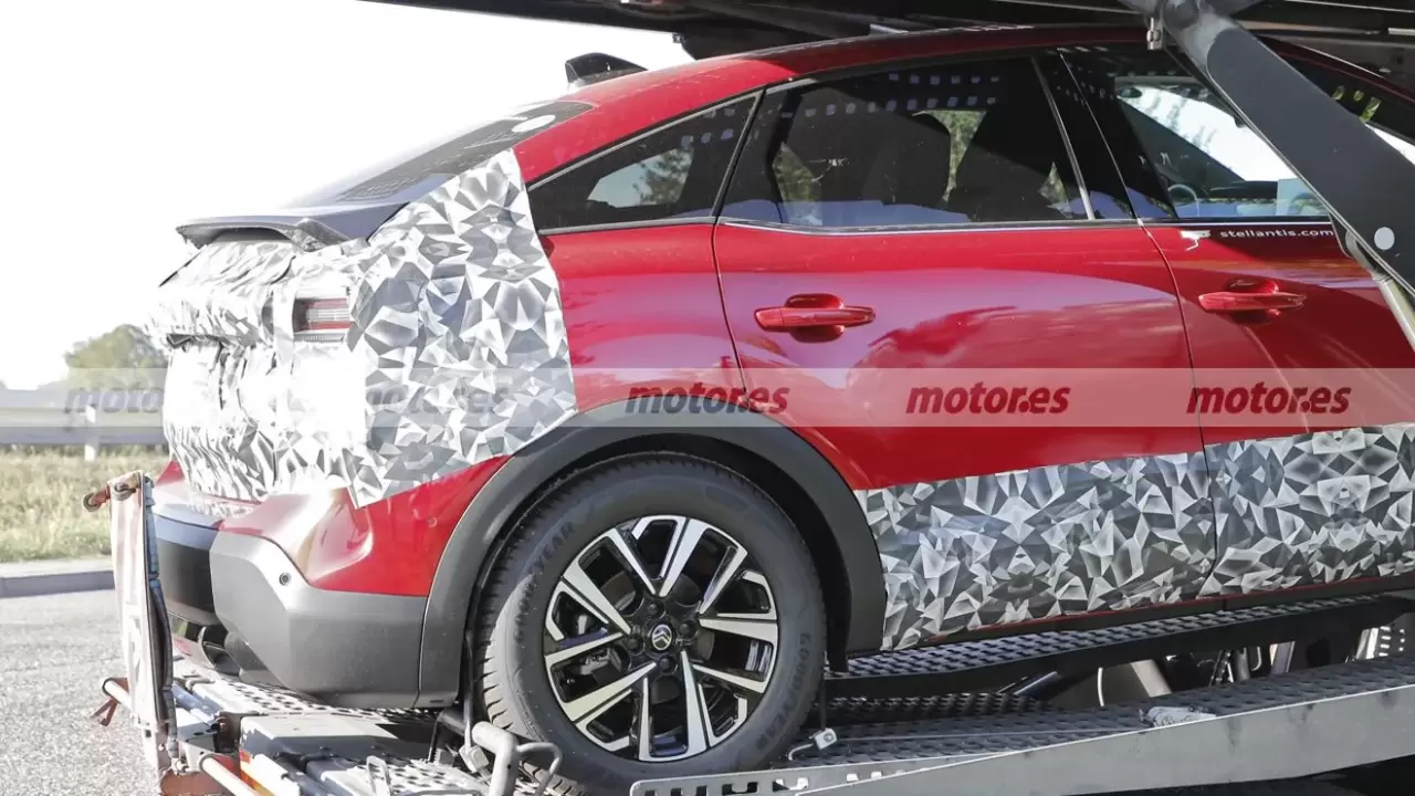 citroen-c4-facelift-2025-fotos-espia-interior-2024103955-1724864883_30.jpg