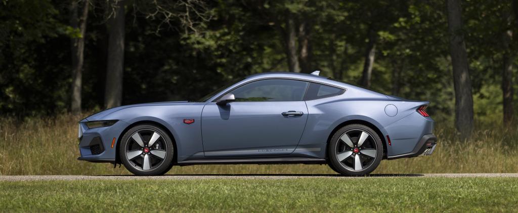 ford_mustang_853.jpg.b6b85ff38e6809769efc8d538a376aa4.jpg