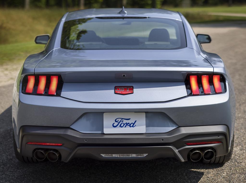 ford_mustang_gt_60th_anniversary_package_11_0101000013e30ec3.jpg.9d95731e66249981a232155014df7c7d.jpg