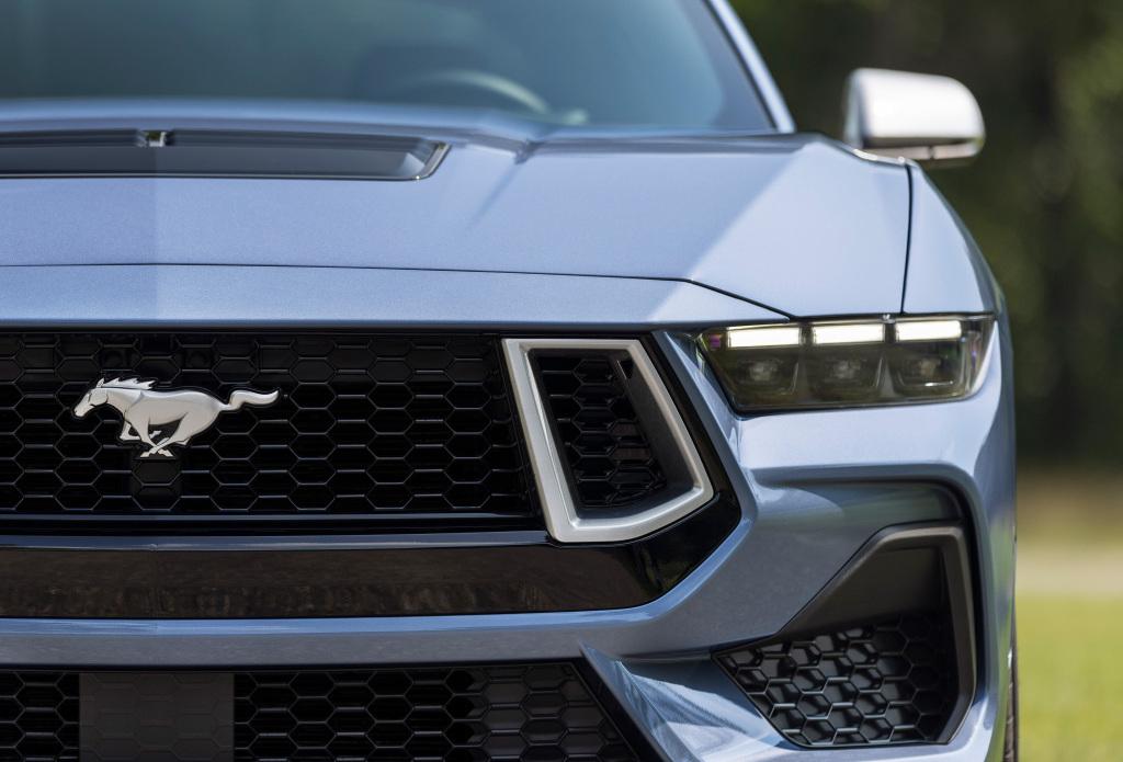 ford_mustang_gt_60th_anniversary_package_50.jpg.07bf89d496acc902680c5c29d8d5bb4b.jpg