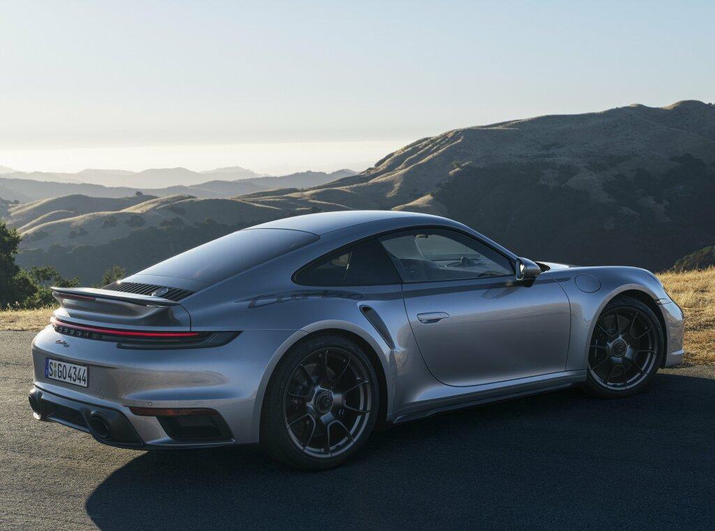 porsche_911_turbo_50_jahre_1_038603ba0c3d0918.jpg.c3bafa3c8d9504a7640155de78b6c580.jpg