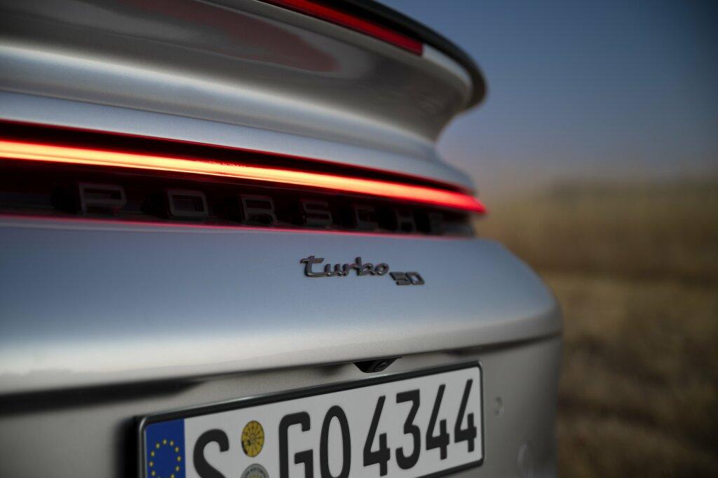 porsche_911_turbo_50_jahre_2.jpg.658e1284122d12482494019cd1877e14.jpg