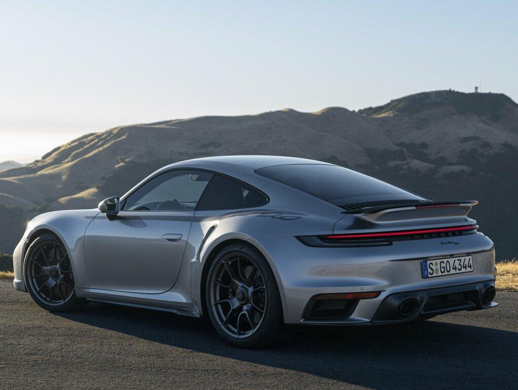 porsche_911_turbo_50_jahre_28_05fe0423095c070a.jpg.de7f14762a022ec18e4ebd07b48e108e.jpg
