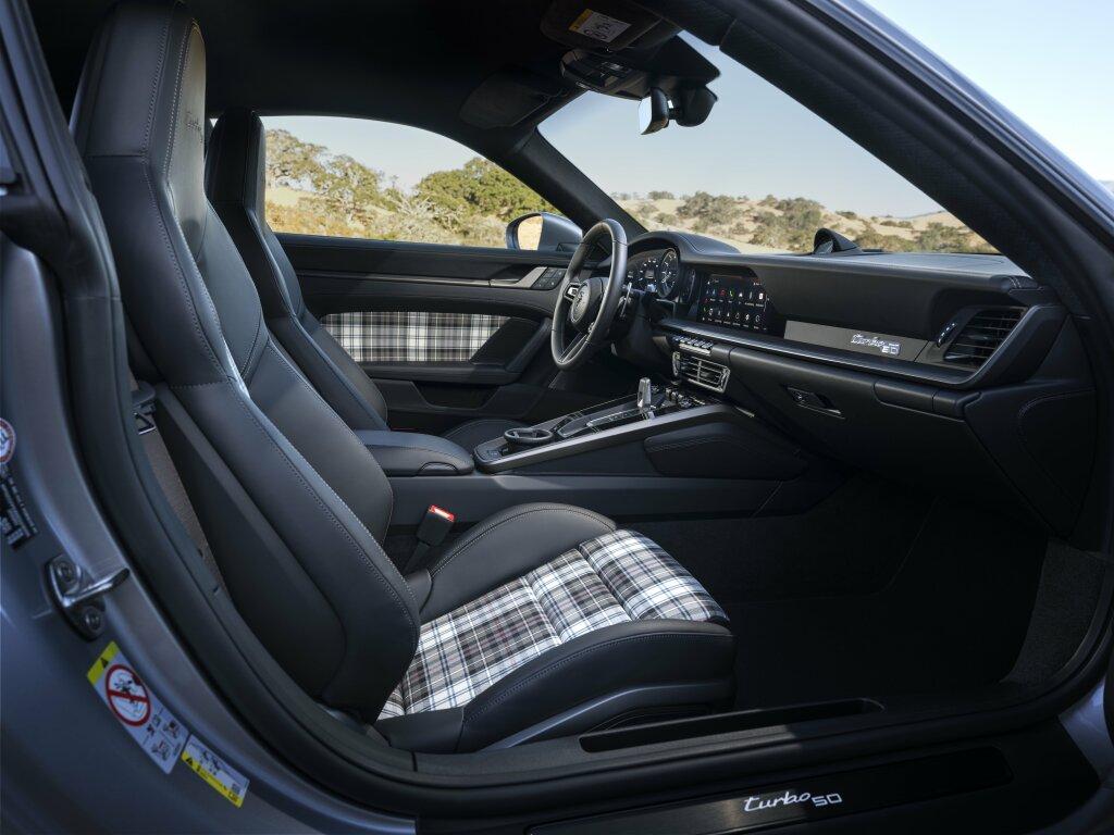 porsche_911_turbo_50_jahre_65.jpg.85911fe977ed81414747eaf20ffe696e.jpg