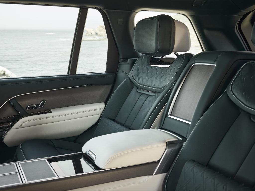 range_rover_sv_carmel_edition_22.jpg.b8ac3c9d8d09949e4ac093c6fd78d30a.jpg